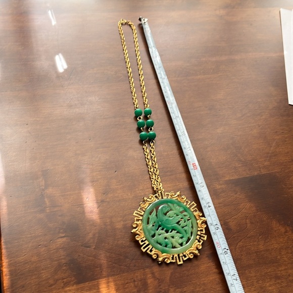 Vendom simulated jade 3” Pin/Pendant on 26” Necklace vintage - Picture 8 of 8
